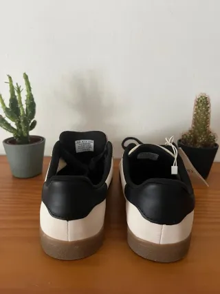 Zapatillas OYSHO Beige y Negro Talla 36