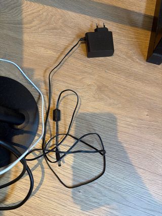 Monitor Curvo Full HD Koorui+Webcam 4K Logitech