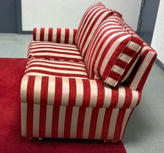 Sofá de 2 plazas con rayas rojas y blancas