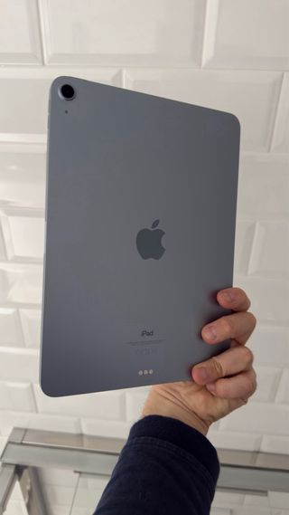iPad Air 4 256 GB Azul con funda original