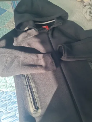 Chaqueta Nike Negra con Cremallera