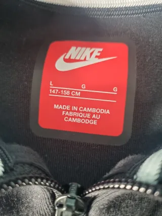 Chaqueta Nike Negra con Cremallera