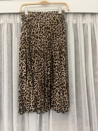 Falda midi plisada animal print