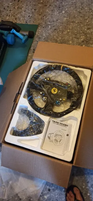 Volante Thrustmaster TS-PC Racer Ferrari