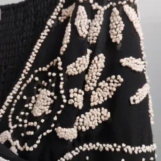 Abito elegante nero e oro