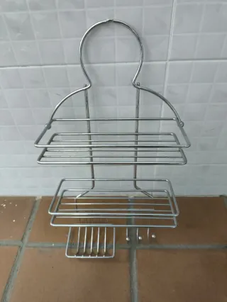 Estante de baño metálico