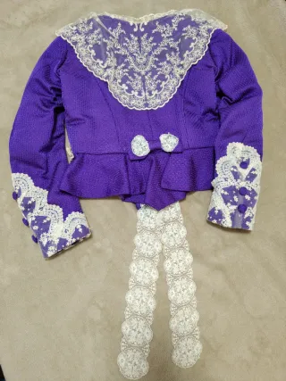 Corpiño Fallera Morado con peinador blanco roto