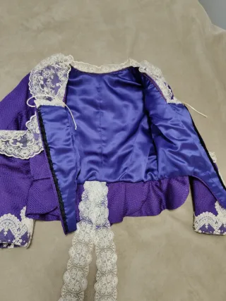 Corpiño Fallera Morado con peinador blanco roto