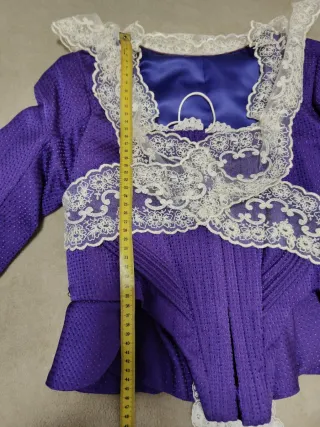 Corpiño Fallera Morado con peinador blanco roto