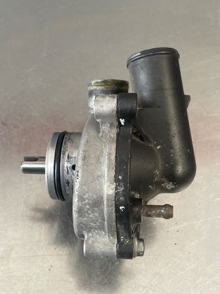 Bomba de agua R6 2007