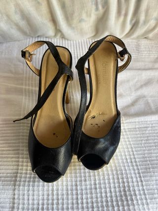Zapatos de tacón negros y dorados Formula Joven