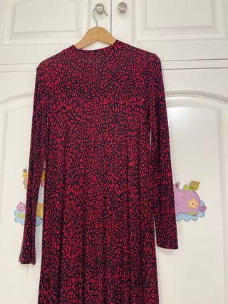 Vestido Pull&Bear estampado rojo y negro Talla M