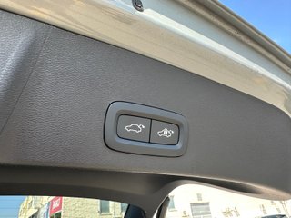 VOLVO XC40 B3 PLUS DARK