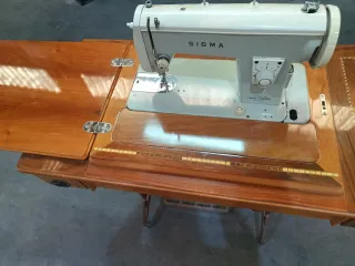 Máquina de coser Sigma antigua