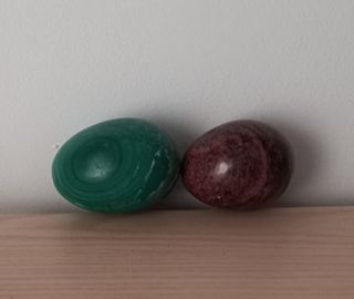 Uova decorative in pietra