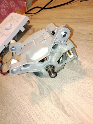 Lavadora Indesit (Despiece motor y panel)