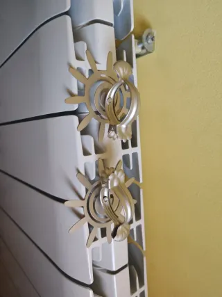 Cortinas marrones con flores