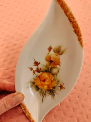 Foglia in porcellana dipinta a mano scuotatasche