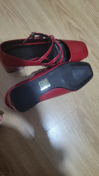 Zapatos de tacón rojos