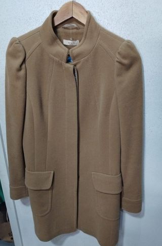 Elegante abrigo Oui camel
