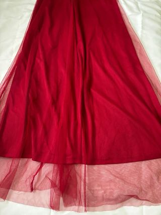 Vestido largo rojo tul y encaje