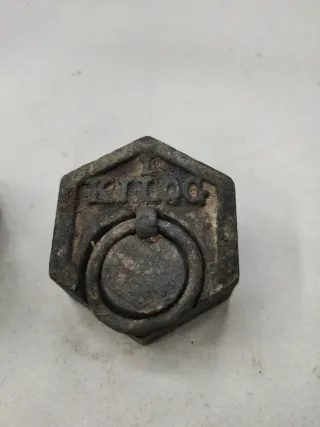 Romana antigua de metal