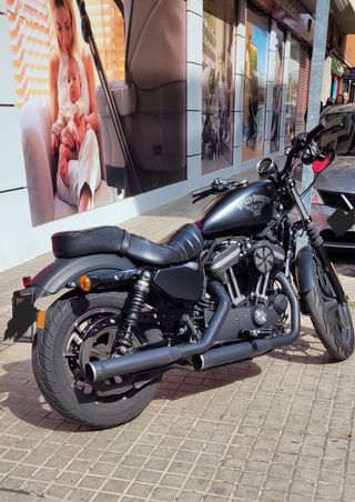 Harley-Davidson Sportster Iron 883 Negra