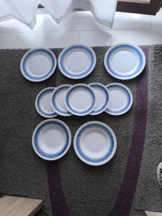 Vajilla de porcelana azul y blanca