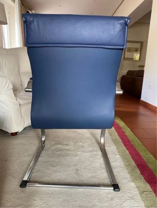 Sillón piel azul, estructura metálica