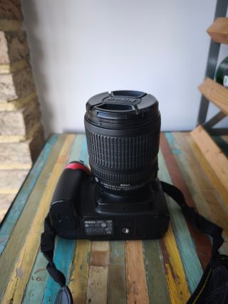 Nikon D90 + Objetivo 18-105mm VR <50K disparos