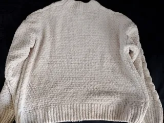 Conjunto 3 jerséis: blanco, crudo y granate.