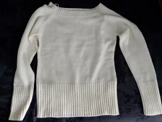 Conjunto 3 jerséis: blanco, crudo y granate.