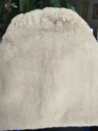 Chal beige de pelo sintético