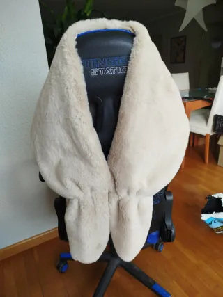 Chal beige de pelo sintético