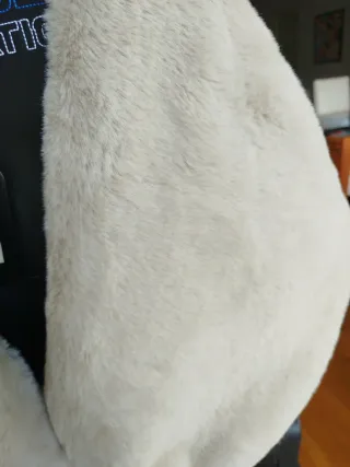 Chal beige de pelo sintético
