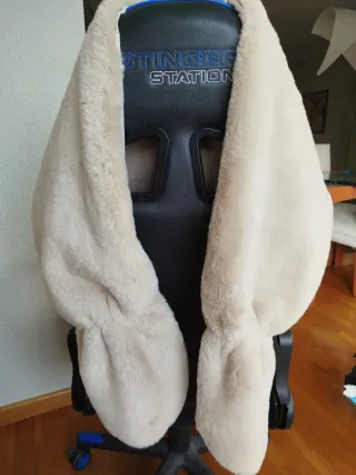 Chal beige de pelo sintético