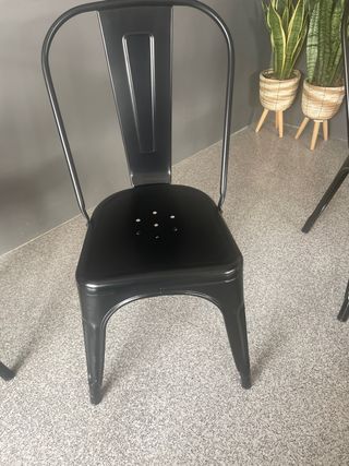 Sillas de metal negras