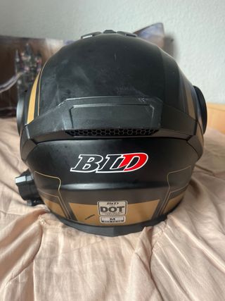 Casco de moto BLD negro y dorado con intercomuinte
