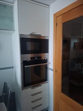 Muebles bajos cocina blancos,columna y vitrinas co