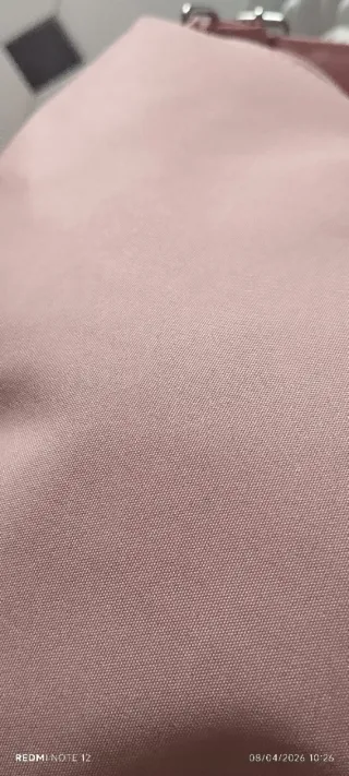 Bandolera rosa con textura