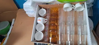 Juego de tazas y vasos