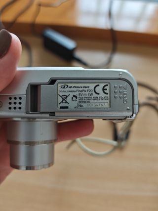 Cámara Digital Fujifilm FinePix 6.3MP + Cable