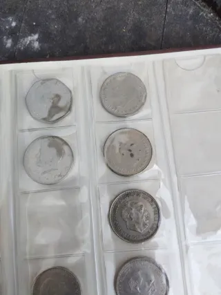 Hoja de monedas de varios países