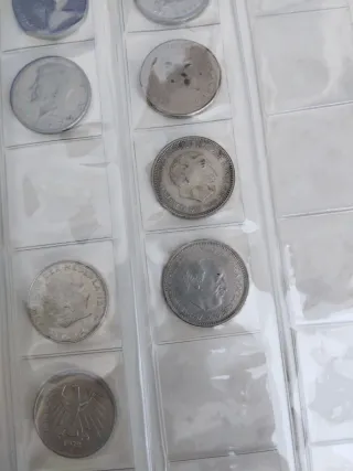 Hoja de monedas de varios países