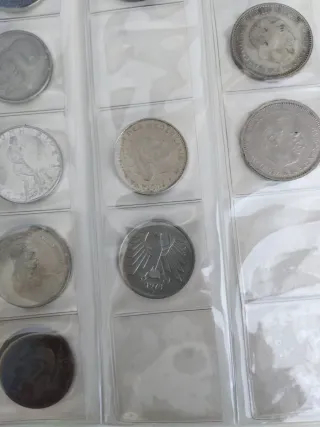 Hoja de monedas de varios países