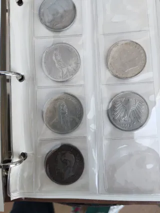 Hoja de monedas de varios países