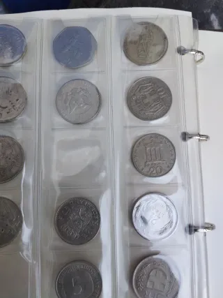 Hoja de monedas de varios países