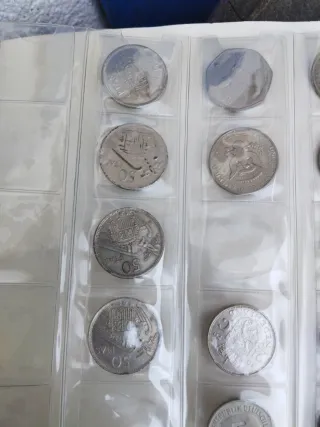 Hoja de monedas de varios países