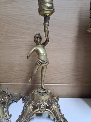 Pareja de lámparas querubines metal dorado