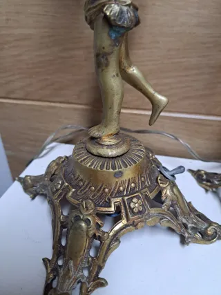 Pareja de lámparas querubines metal dorado